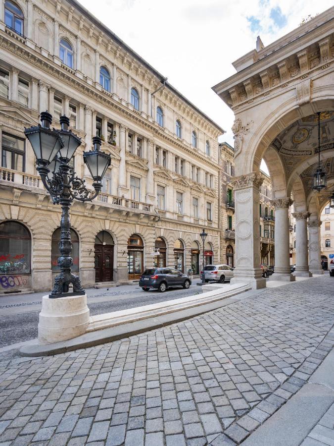 Opera Luxury Apartment With Free Parking Budapest Eksteriør bilde