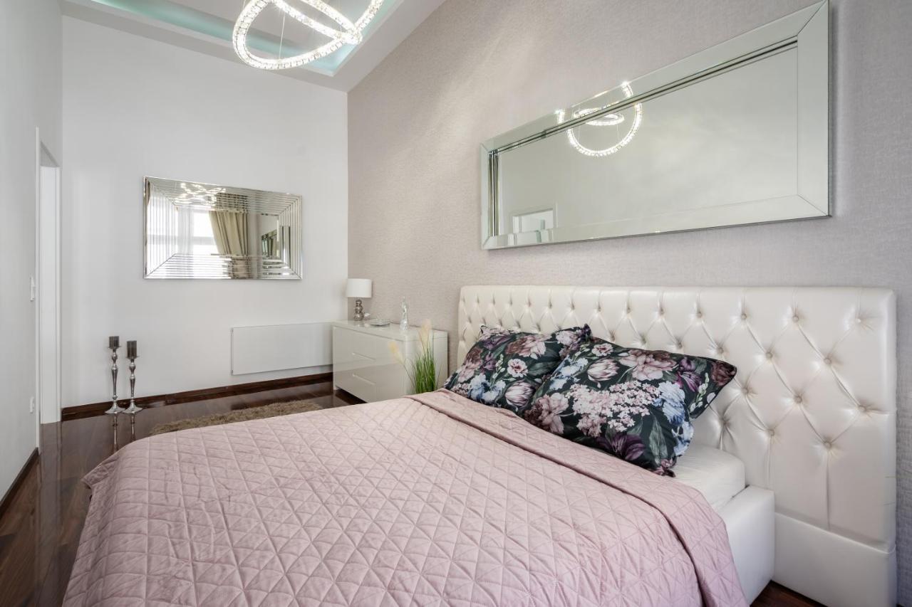 Opera Luxury Apartment With Free Parking Budapest Eksteriør bilde